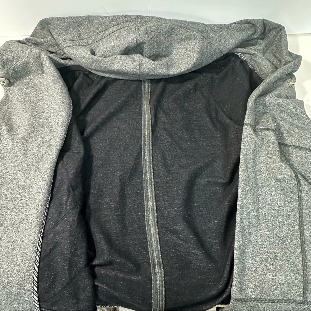 Lululemon Find Your Centre Wrap Hooded Jacket in heathered Gray women's size 6